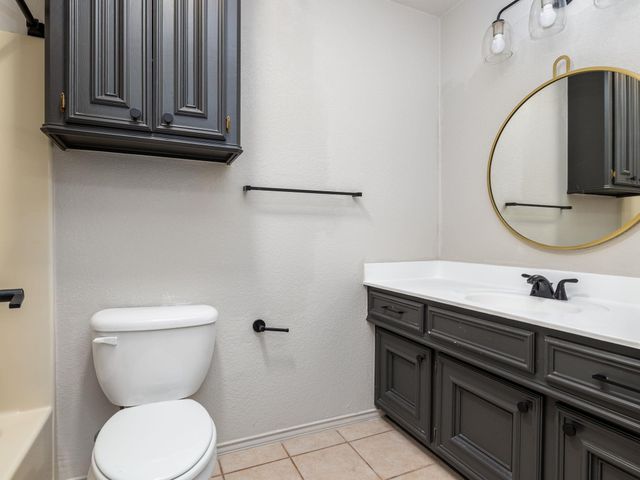 26 Fairway LN, Meadowlakes, TX 78654