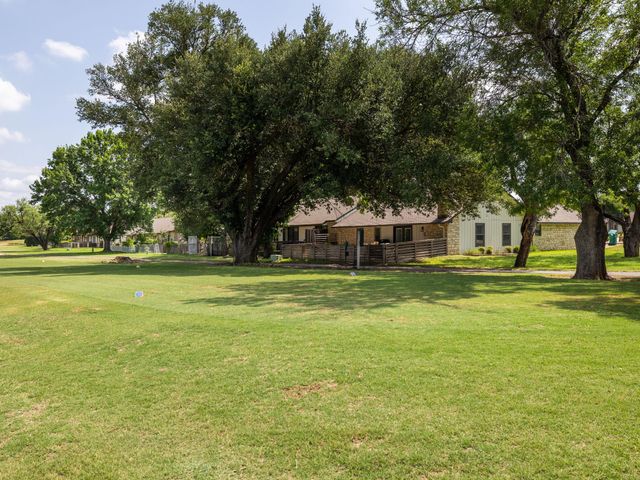 26 Fairway LN, Meadowlakes, TX 78654