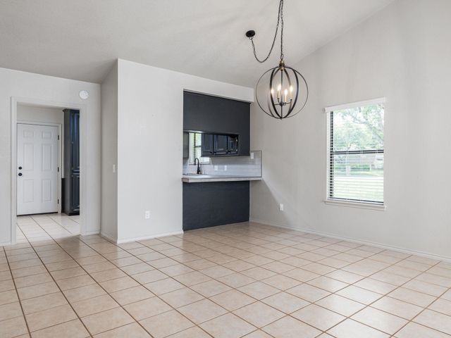 26 Fairway LN, Meadowlakes, TX 78654