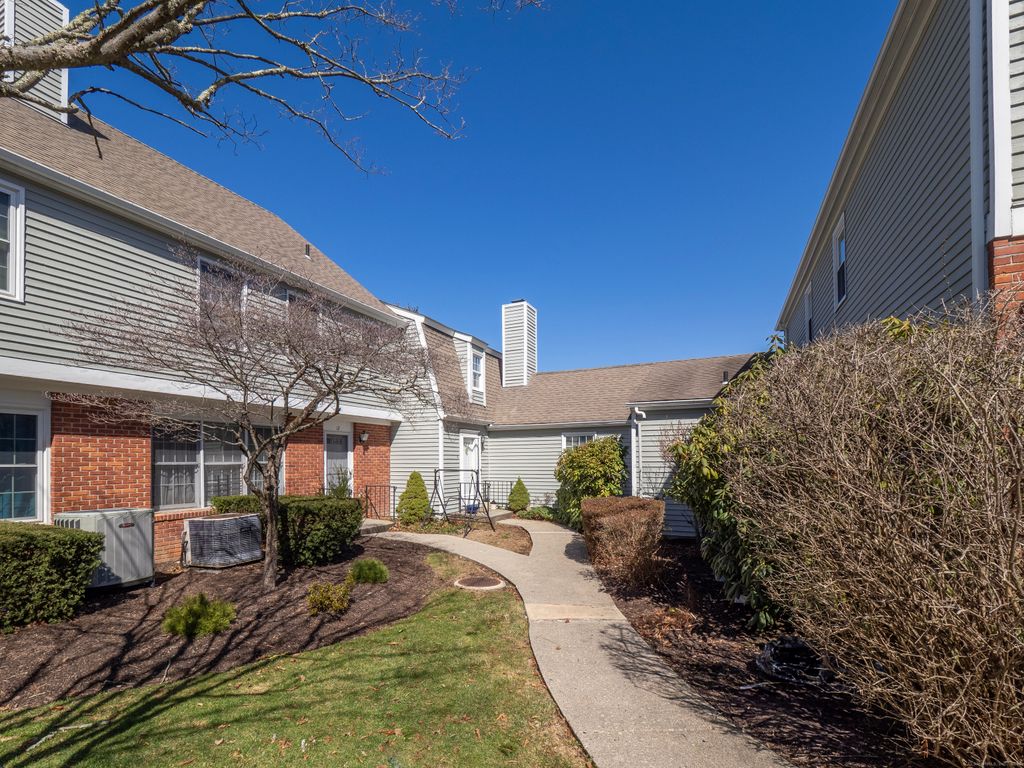 19 Prospect Ridge APT 14, Ridgefield, CT 06877