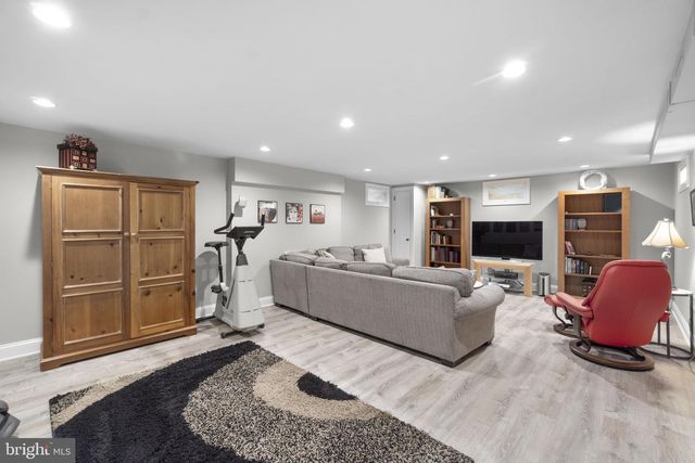 100 EDGEWOOD DR, York, PA 17403