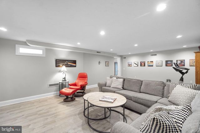 100 EDGEWOOD DR, York, PA 17403