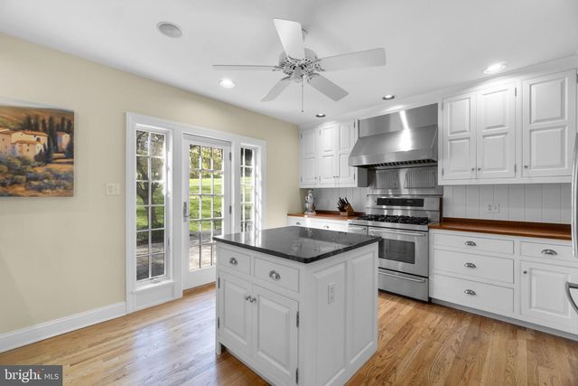 100 EDGEWOOD DR, York, PA 17403