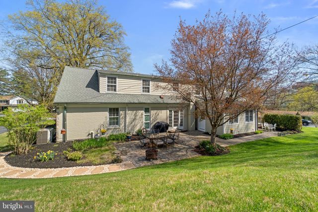 100 EDGEWOOD DR, York, PA 17403
