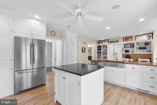 100 EDGEWOOD DR, York, PA 17403