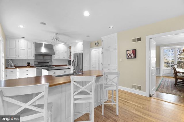 100 EDGEWOOD DR, York, PA 17403