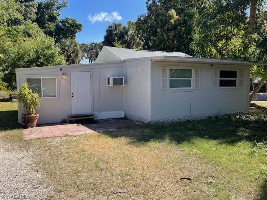 215 Delray AVE, Fort Myers, FL 33905