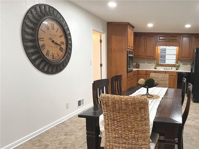 4457 Frontier Way NE, Sugar Hill, GA 30518