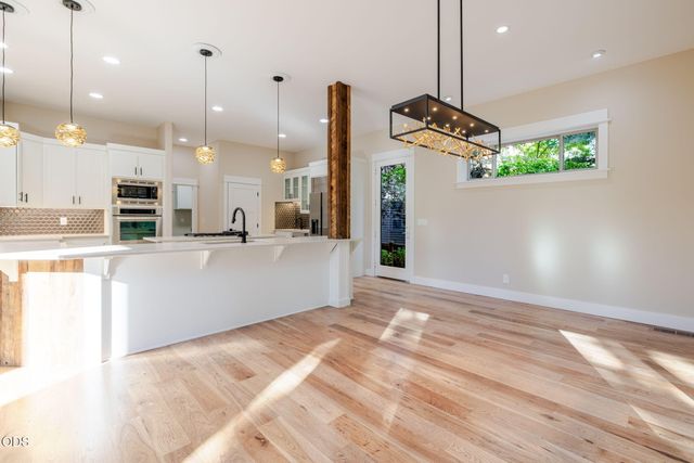 3454 NW Bryce Canyon Lane, Bend, OR 97703