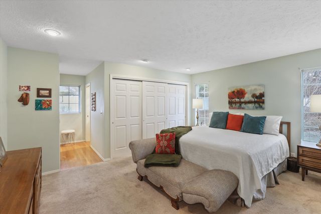 618 W Holmberg Ln, Spokane, WA 99218