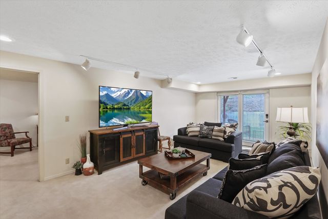 618 W Holmberg Ln, Spokane, WA 99218