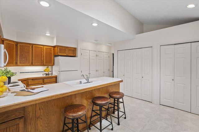 618 W Holmberg Ln, Spokane, WA 99218