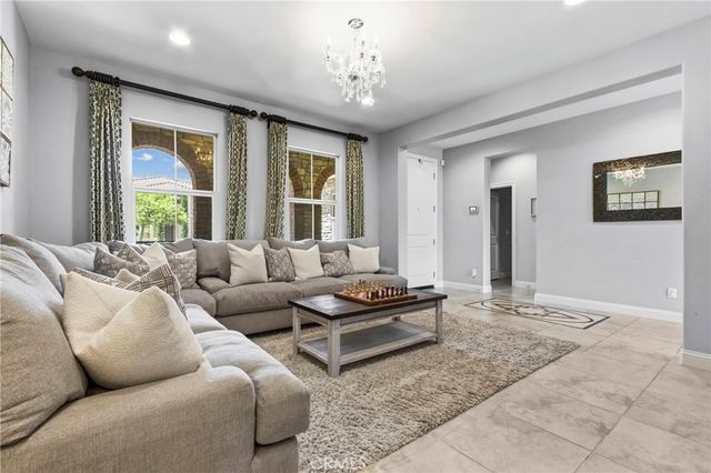 34502 Serdonis St, Temecula, CA 92592