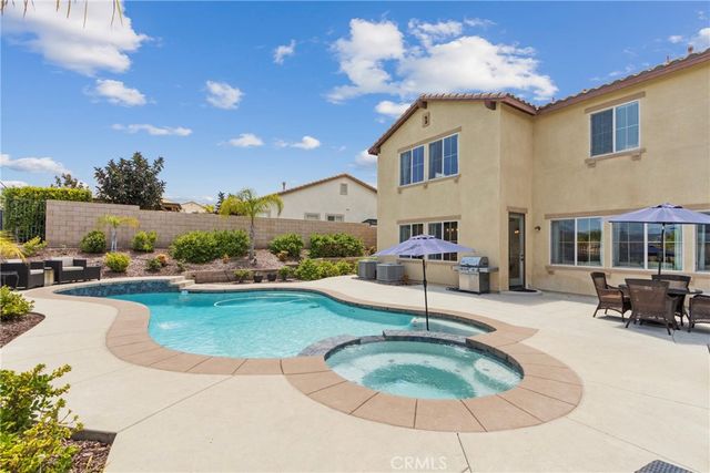 34502 Serdonis St, Temecula, CA 92592