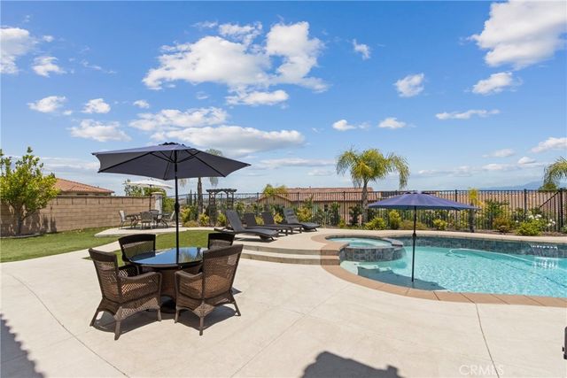 34502 Serdonis St, Temecula, CA 92592