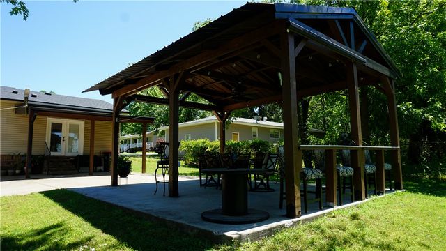 211 Short Avenue, Lincoln, AR 72744