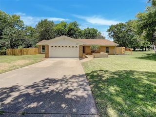 917 Bower Drive, Irving, TX 75061