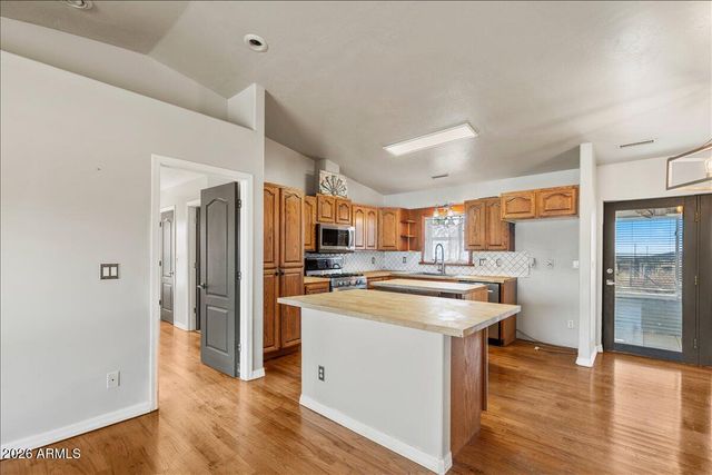 17313 E Lions Crossing Road, Dewey, AZ 86327
