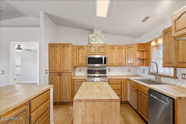 17313 E Lions Crossing Road, Dewey, AZ 86327