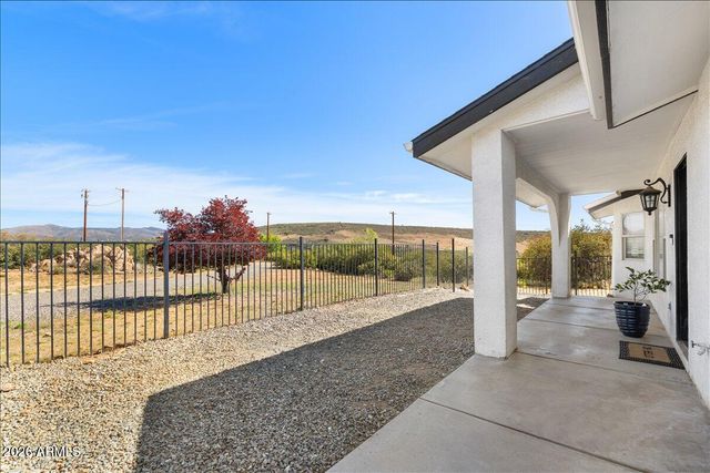 17313 E Lions Crossing Road, Dewey, AZ 86327