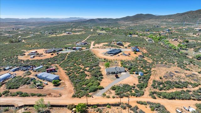 17313 E Lions Crossing Road, Dewey, AZ 86327