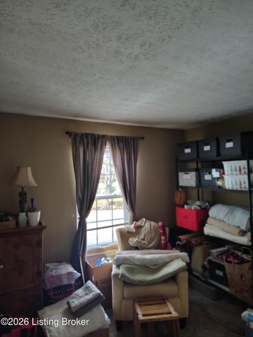 431 Logsdon Ct, Douglass Hills, KY 40243
