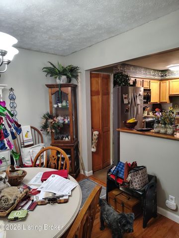 431 Logsdon Ct, Douglass Hills, KY 40243