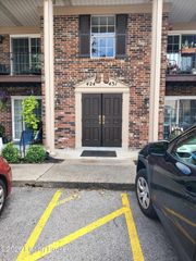 431 Logsdon Ct, Douglass Hills, KY 40243