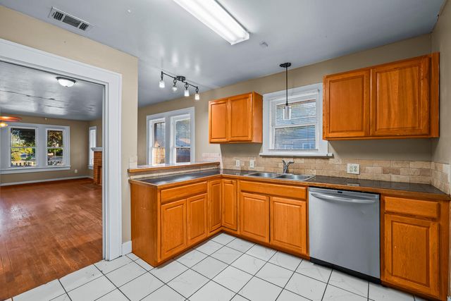 2412 Avenue T, Lubbock, TX 79411