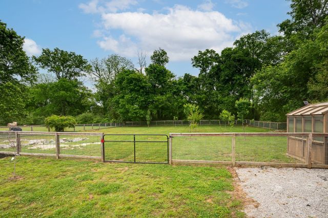2315 Zion Rd, Columbia, TN 38401