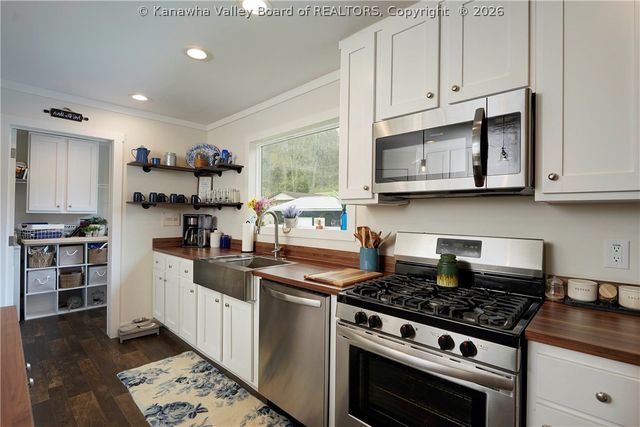 28 Crescent Drive, Scott Depot, WV 25560