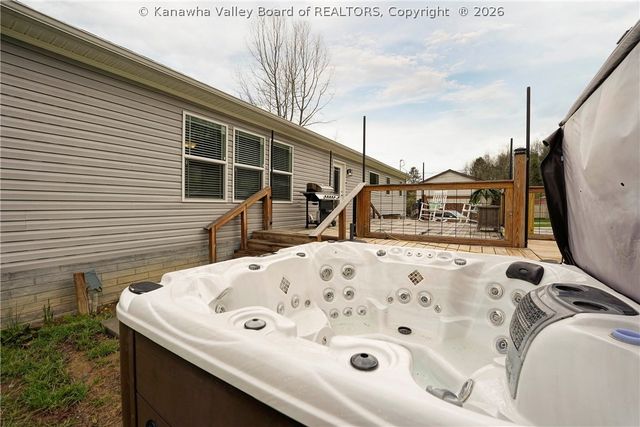 28 Crescent Drive, Scott Depot, WV 25560