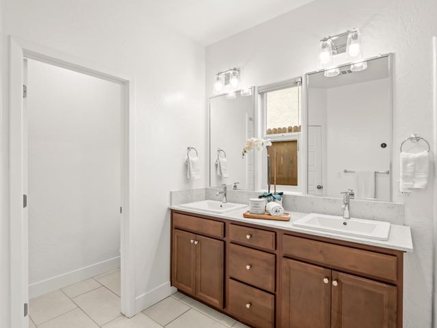 143 Timberline Way S, Madera, CA 93636