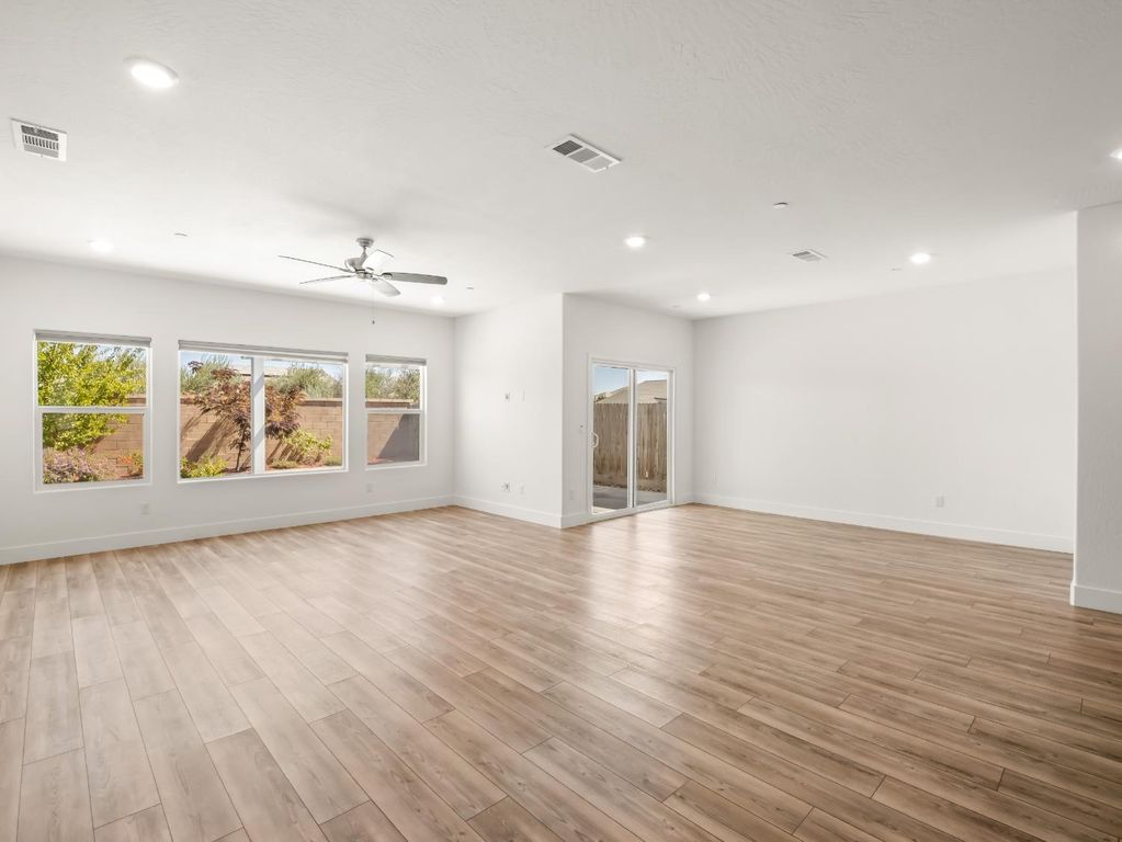 Image 10 of property listing at 143 Timberline Way S, Madera, CA 93636