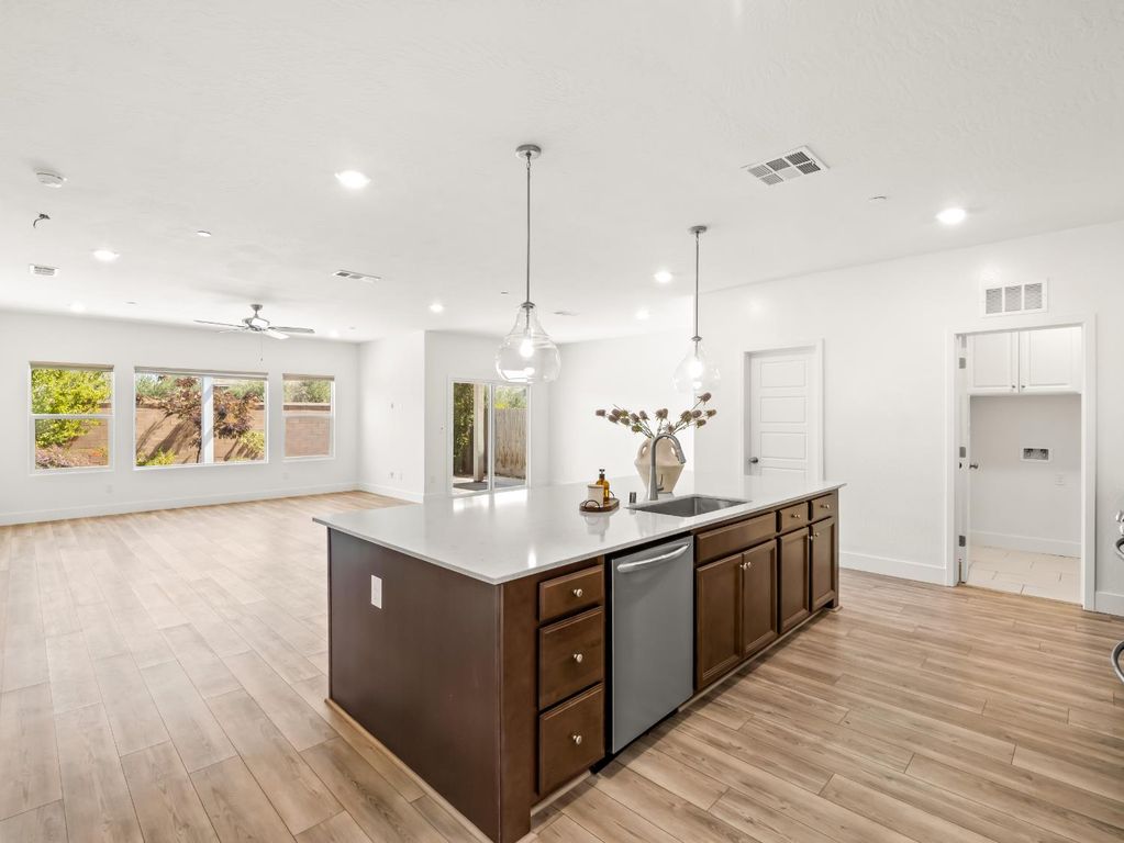 Image 11 of property listing at 143 Timberline Way S, Madera, CA 93636
