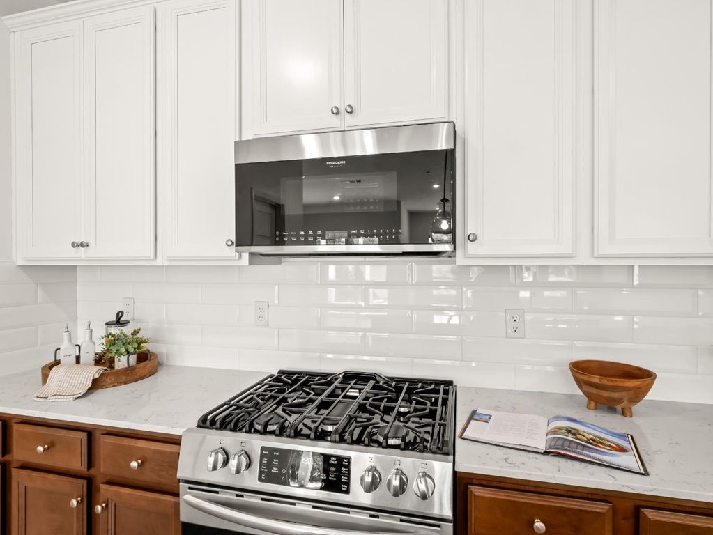 Image 16 of property listing at 143 Timberline Way S, Madera, CA 93636