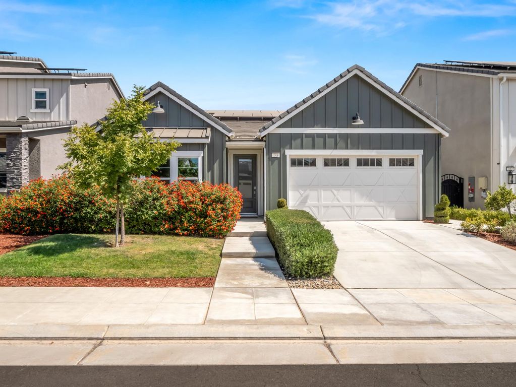 Image 2 of property listing at 143 Timberline Way S, Madera, CA 93636