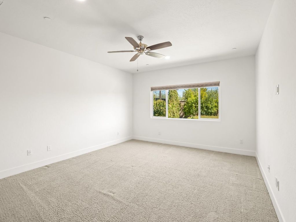 Image 20 of property listing at 143 Timberline Way S, Madera, CA 93636