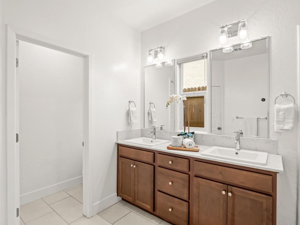 Image 21 of property listing at 143 Timberline Way S, Madera, CA 93636