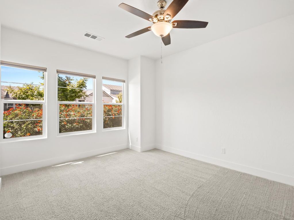 Image 27 of property listing at 143 Timberline Way S, Madera, CA 93636