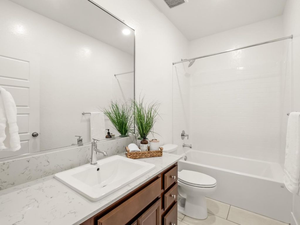 Image 29 of property listing at 143 Timberline Way S, Madera, CA 93636