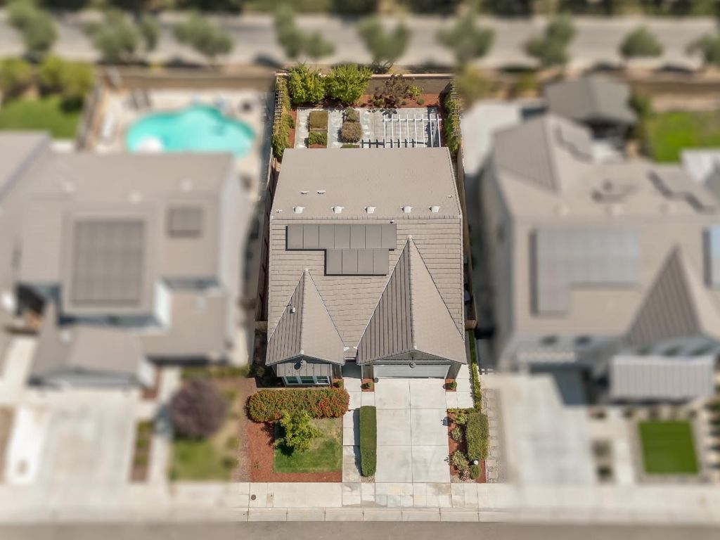 Image 3 of property listing at 143 Timberline Way S, Madera, CA 93636