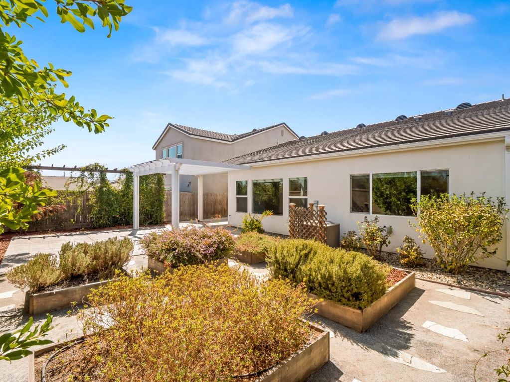 Image 36 of property listing at 143 Timberline Way S, Madera, CA 93636