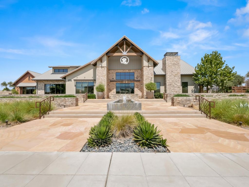 Image 39 of property listing at 143 Timberline Way S, Madera, CA 93636