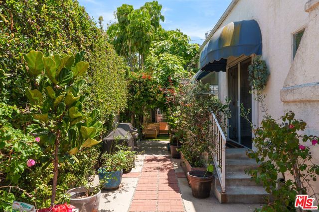 8998 Lloyd Place, West Hollywood, CA 90048