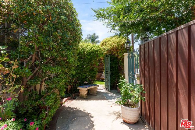 8998 Lloyd Place, West Hollywood, CA 90048