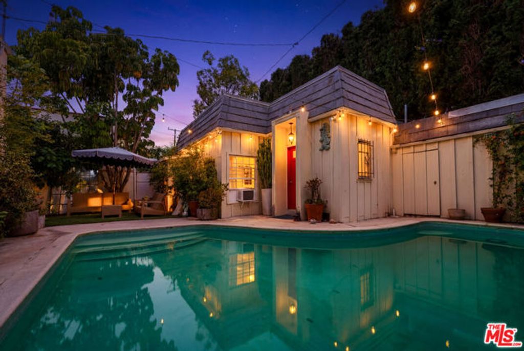 8998 Lloyd Place, West Hollywood, CA 90048