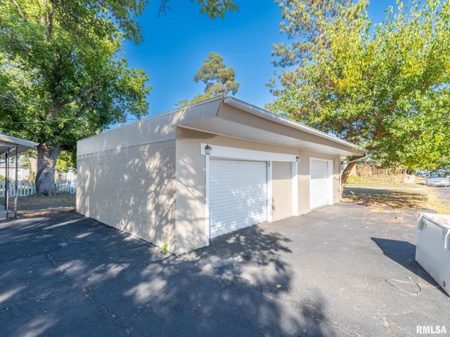 1030 S 13TH Street, Pekin, IL 61554