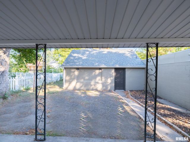 1030 S 13TH Street, Pekin, IL 61554