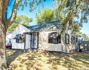 1030 S 13TH Street, Pekin, IL 61554